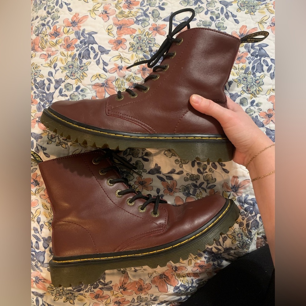 Dr. Marten cherry Luana boots